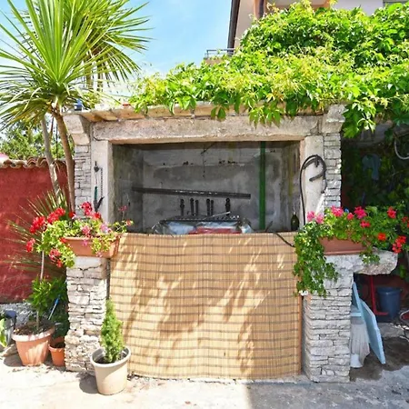 Apartament Cozy With Shared Pool Valbandon