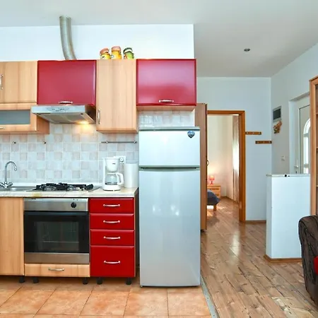 Cozy With Shared Pool Apartment