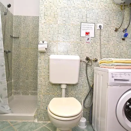 Cozy With Shared Pool Apartment