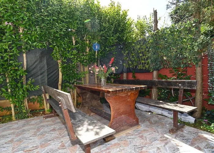 Cozy With Shared Pool * Valbandon