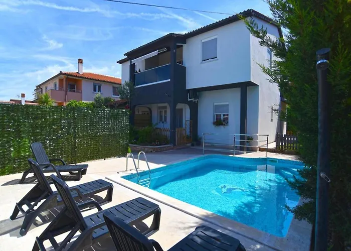 Cozy With Shared Pool Daire